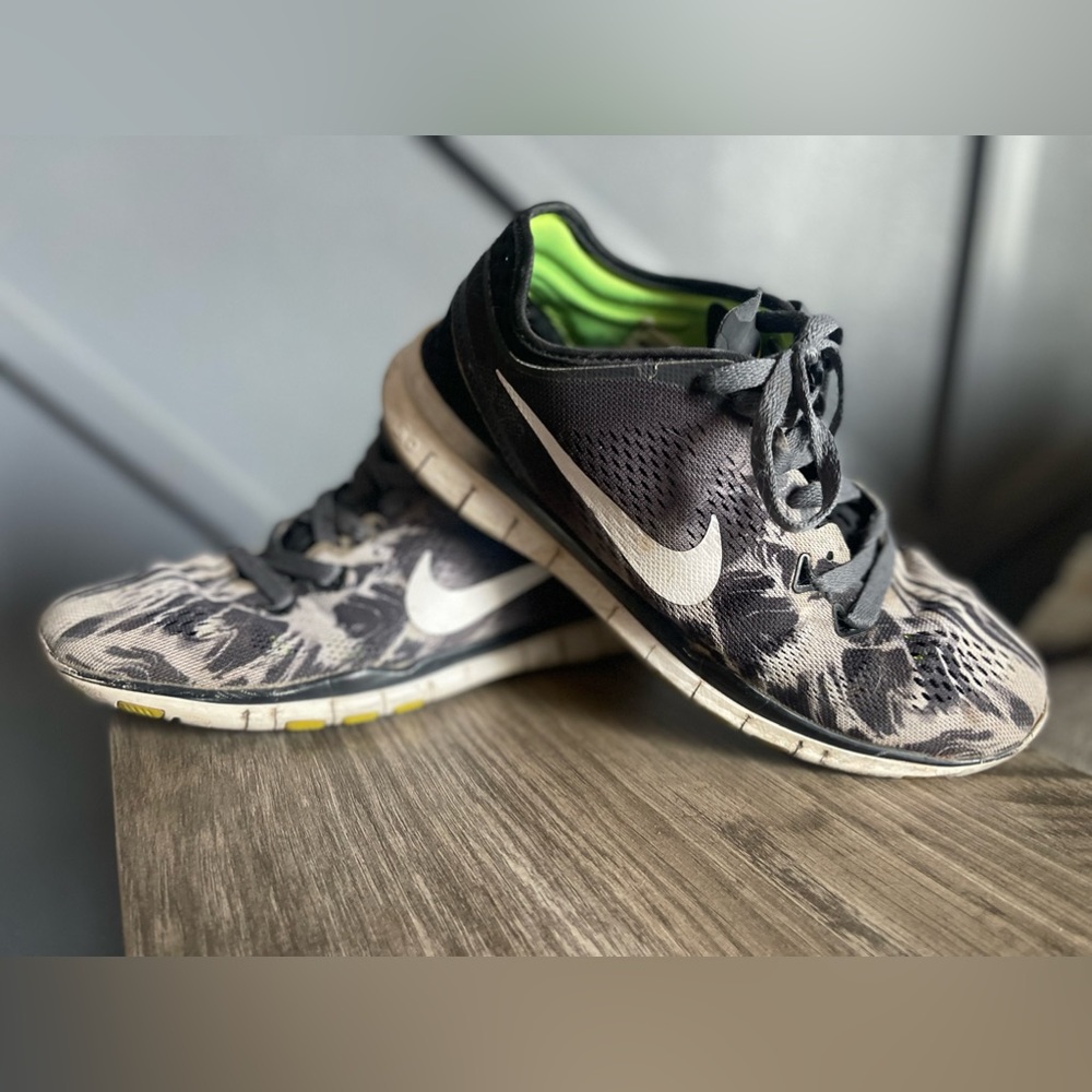 8.5 Nike shoes